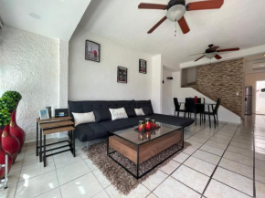 Private Rooftop Pool with Grill close to HZ and airport